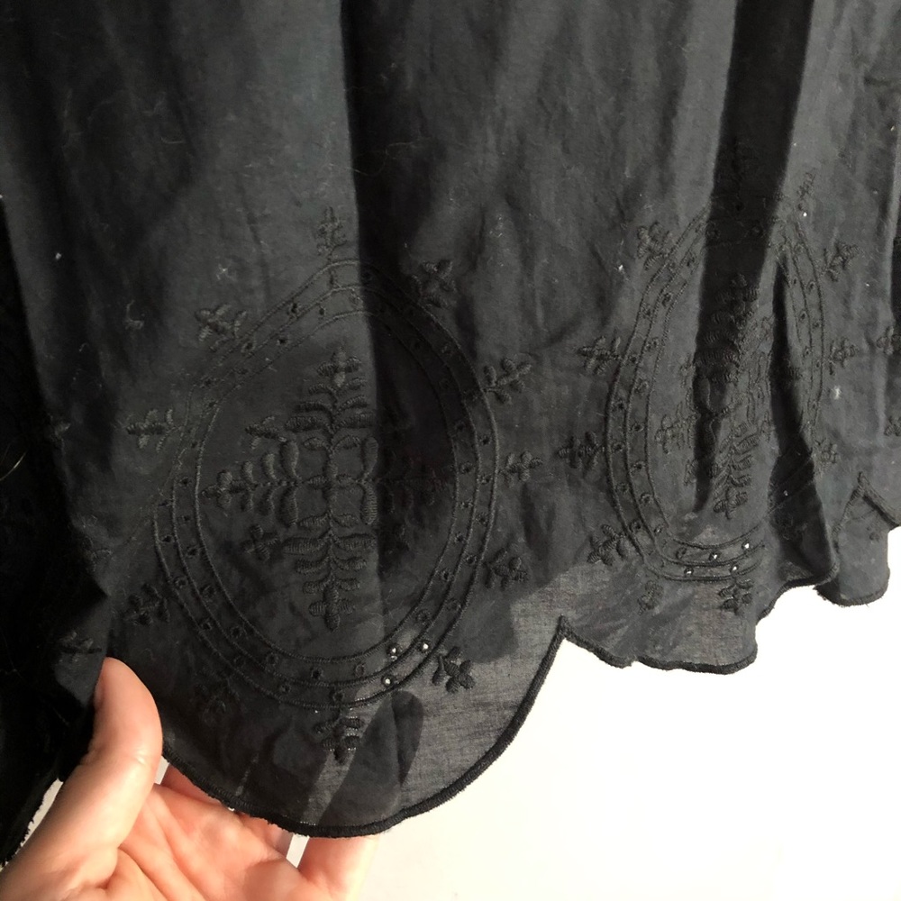 Black Embroidered Scallop Tank - Picture 4 of 6